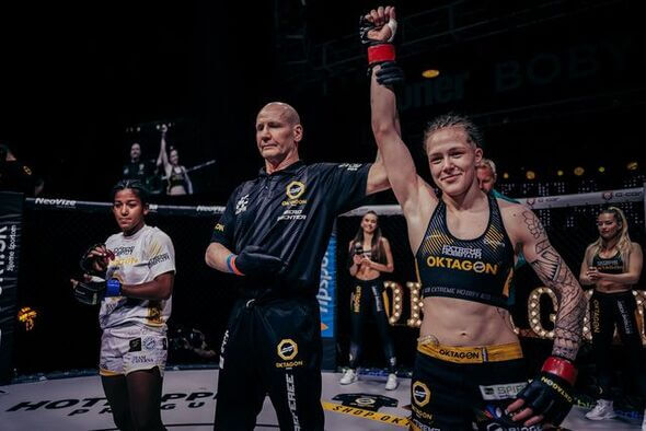 Tereza Bledá oslavuje ďalšie víťazstvo - Oktagon MMA