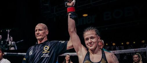 Tereza Bledá oslavuje ďalšie víťazstvo - Oktagon MMA