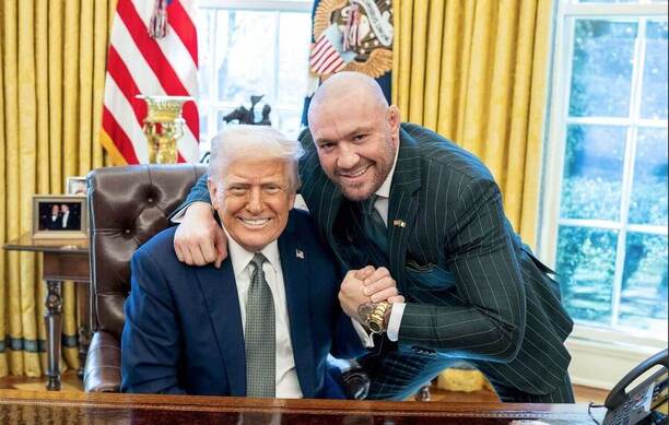 Donald Trump a Conor McGregor v Bielom dome.