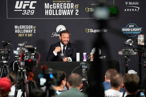 Conor McGregor pred UFC 329
