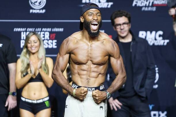 Salahdine Parnasse na&nbsp;vážení pred&nbsp;UFC Paris 2026.